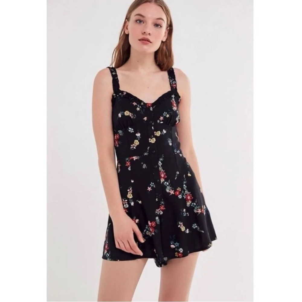 Urban Outfitters Floral Strap Jumpsuit Shorts Romper Button Front Black M